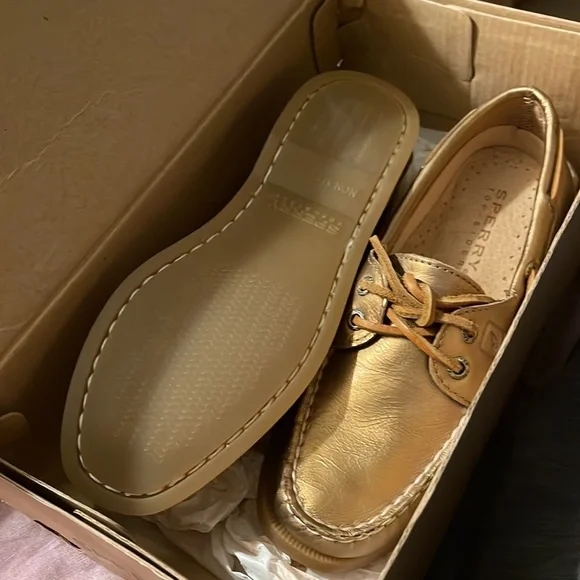 New in box SPERRY 5.5 woman’s Top Sider Metallic Copper/Brass - Picture 2 of 2